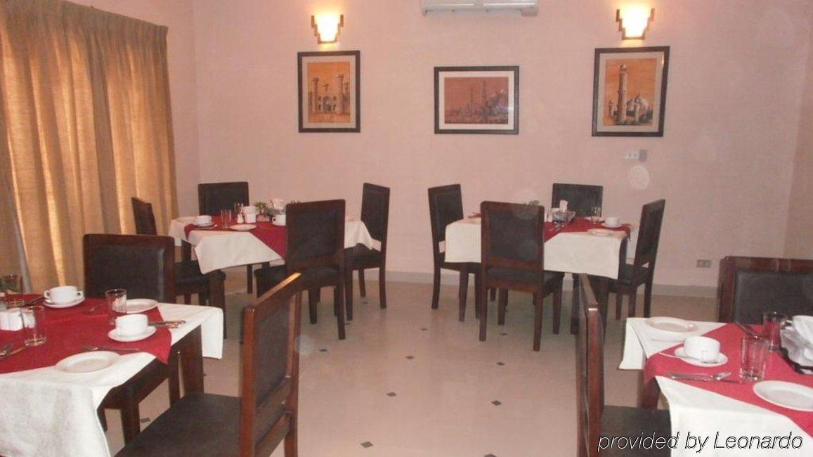 Hotel One Bahawalpur Restaurant foto